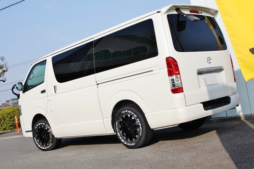 ハイエースの16インチ！マッコイズEP4 を ホワイトレター で。 | 鈴鹿